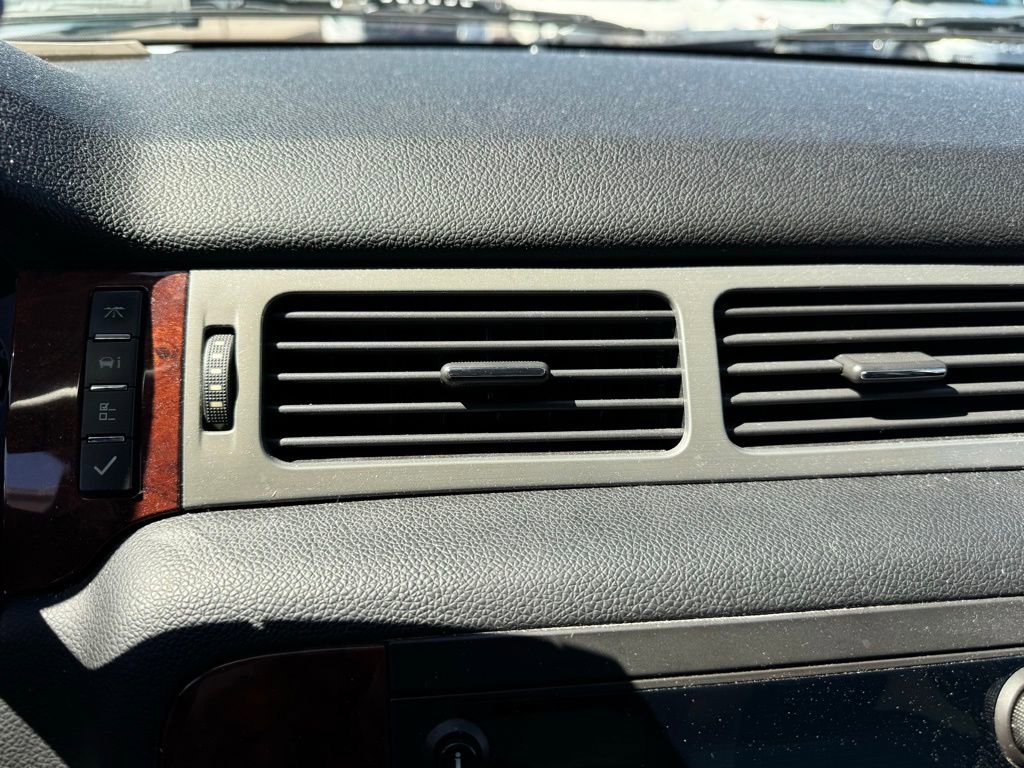 Used 2010 Chevrolet Avalanche LT w/ Luxury Package image 16