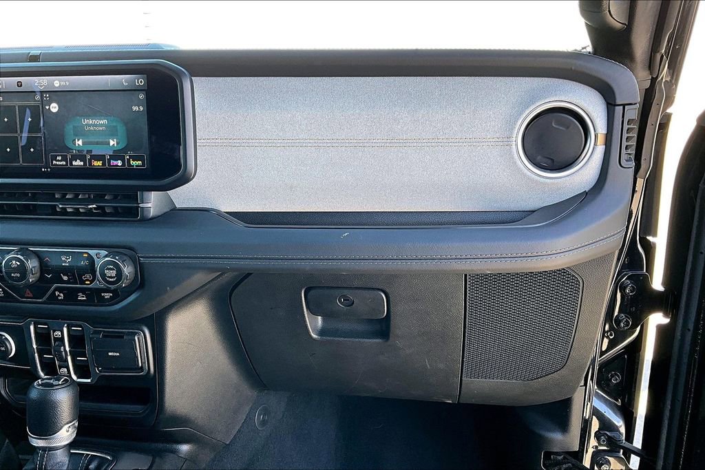 Certified 2025 Jeep Wrangler Unlimited Sahara w/ Safety Group AWD/4WD image 17