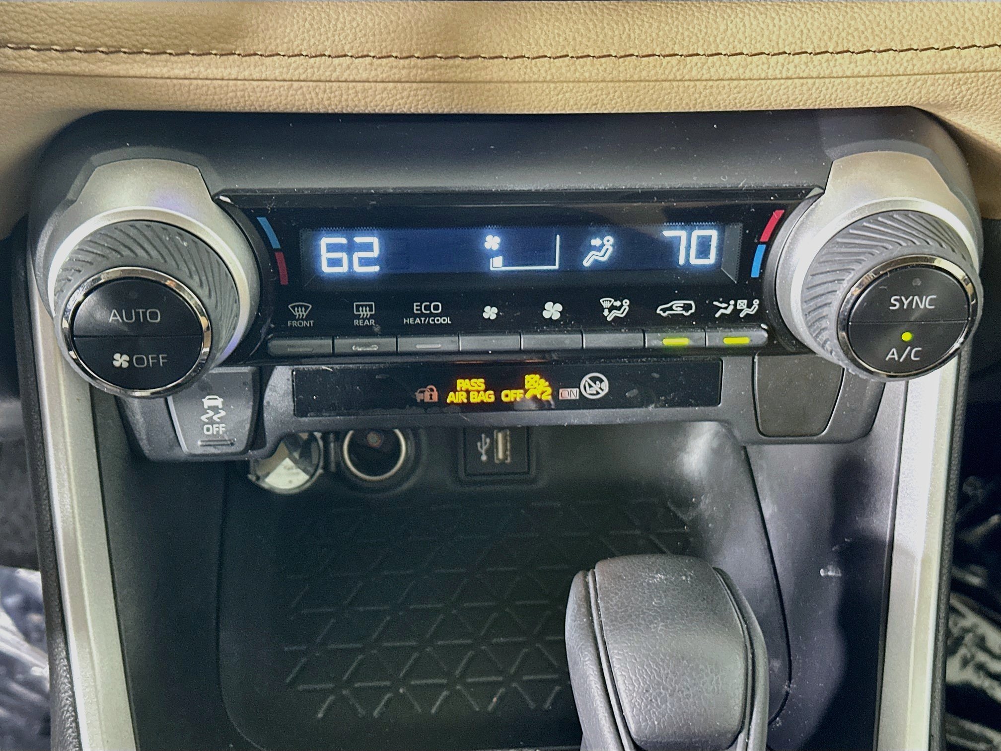 Used 2024 Toyota RAV4 LE AWD/4WD image 21