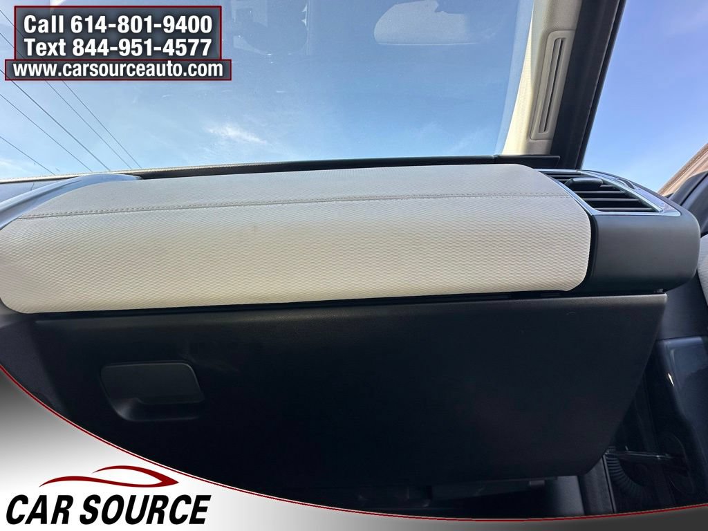 Used 2025 Land Rover Discovery Dynamic SE AWD/4WD image 28
