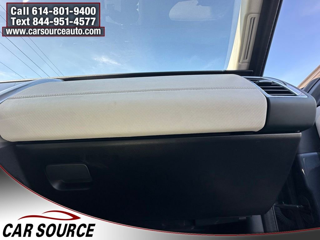 Used 2025 Land Rover Discovery Dynamic SE AWD/4WD image 28