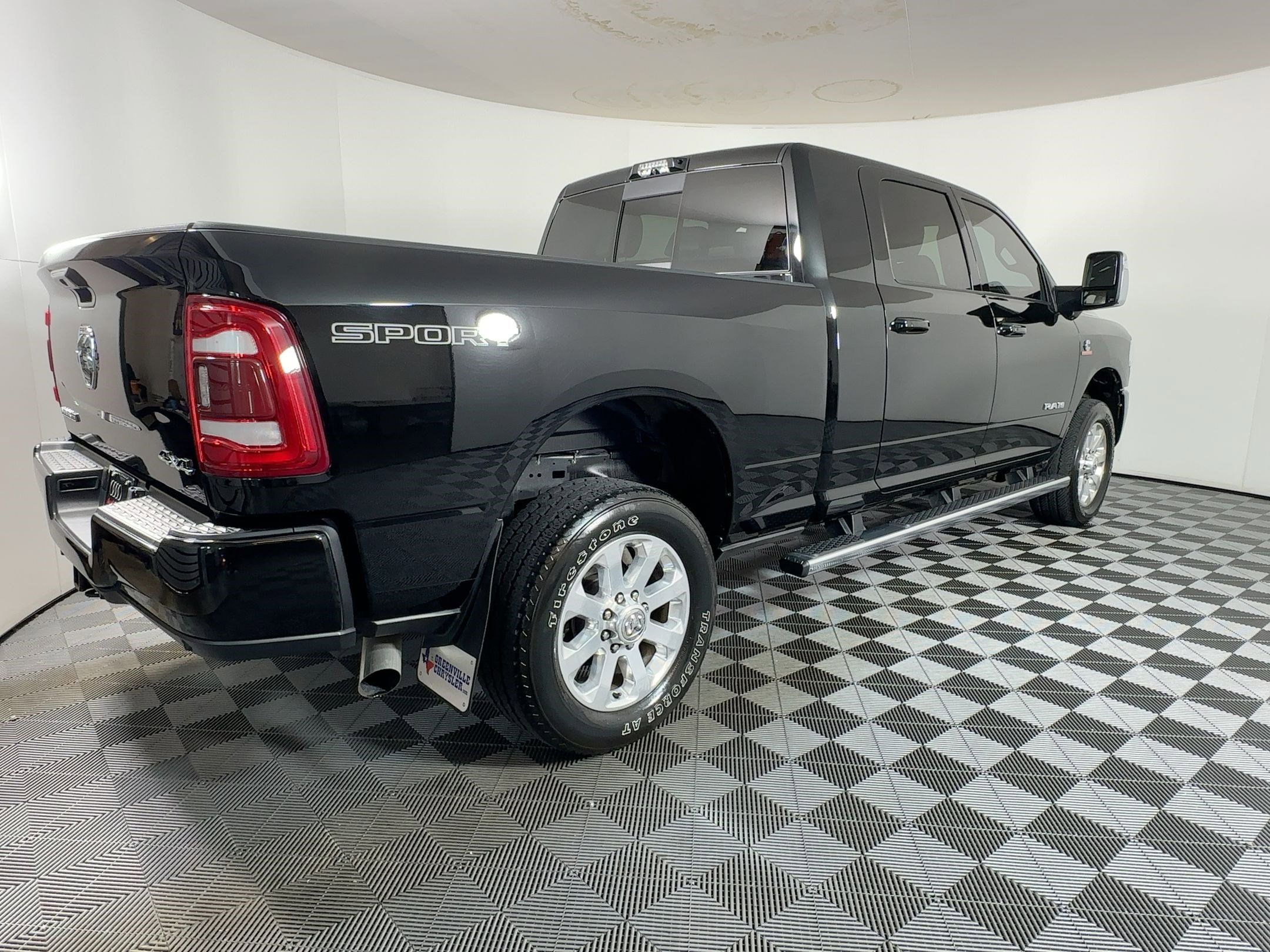 Used 2024 RAM 2500 Laramie w/ Sport Appearance Package image 8