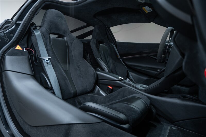 Used 2018 McLaren 720S Performance RWD image 28