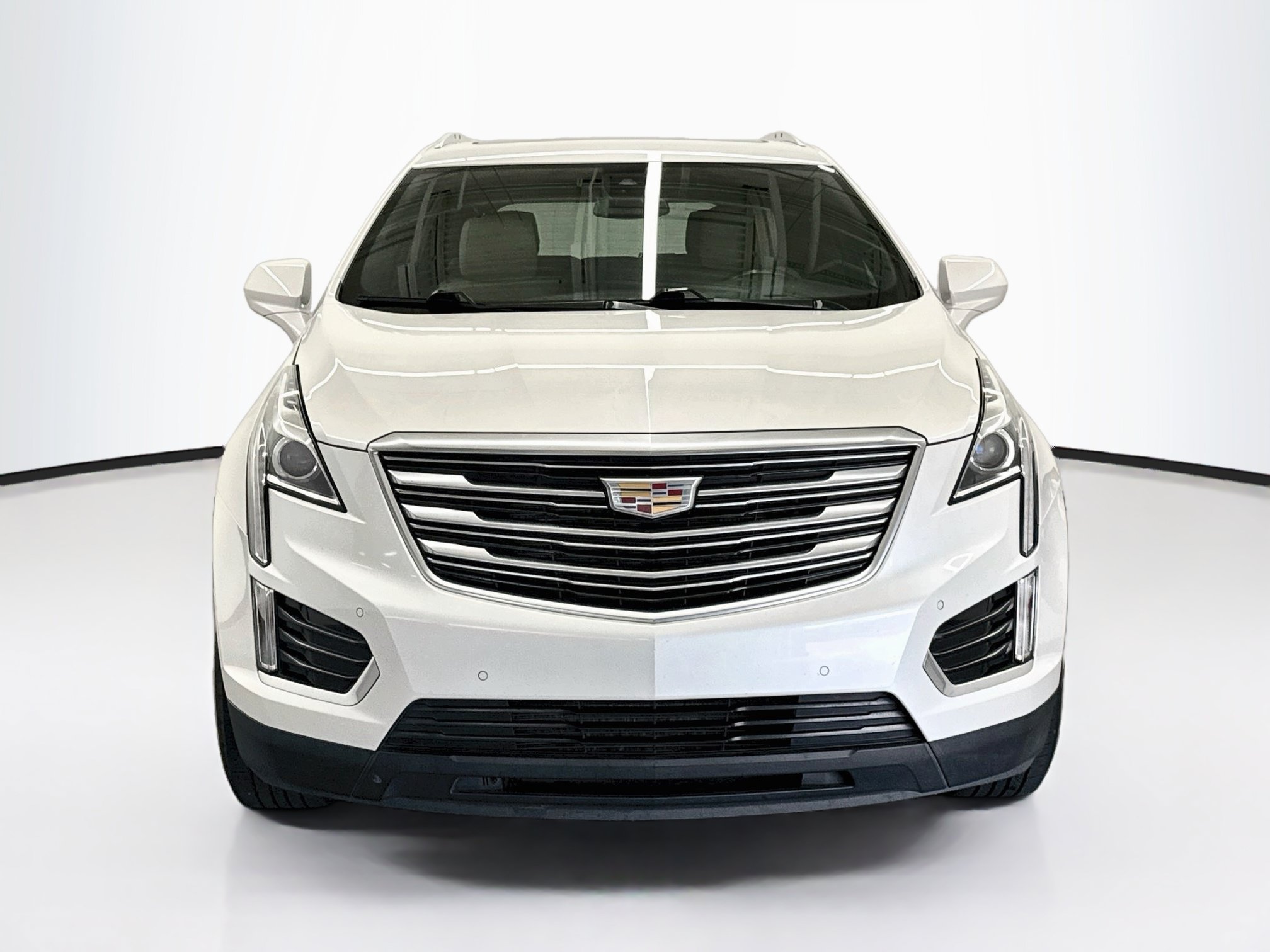 Used 2017 Cadillac XT5 Luxury w/ Driver Awareness Package FWD image 2