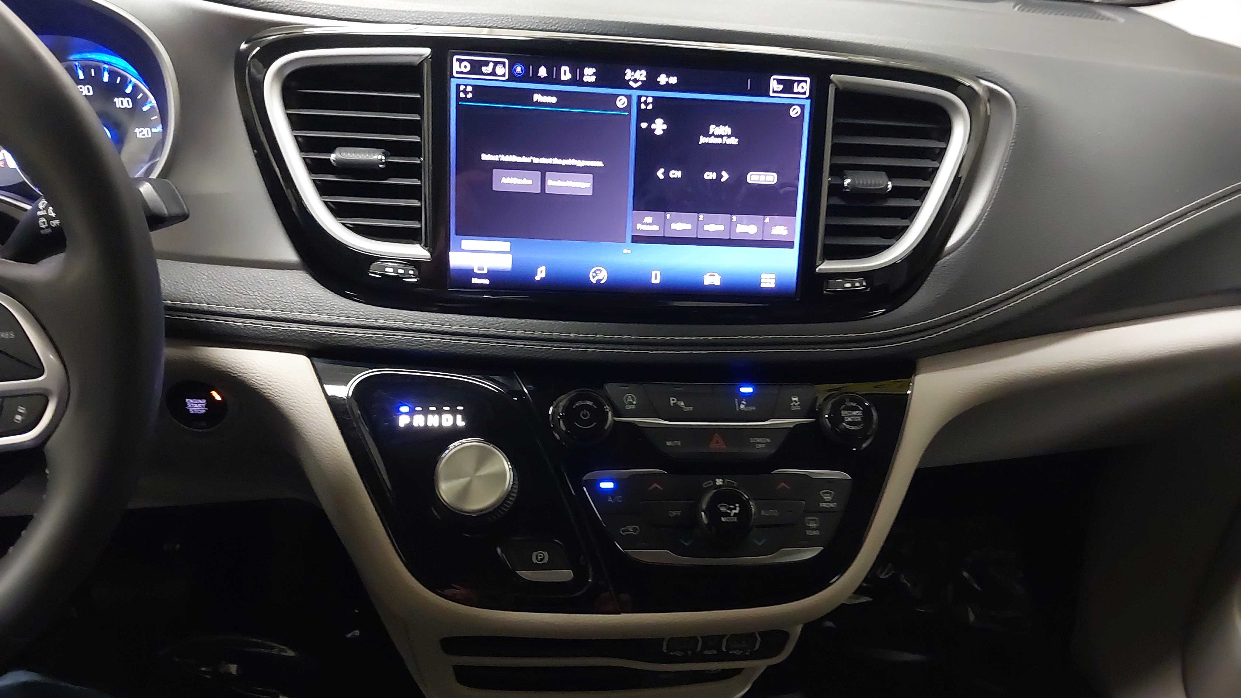 Used 2022 Chrysler Pacifica Touring-L image 21