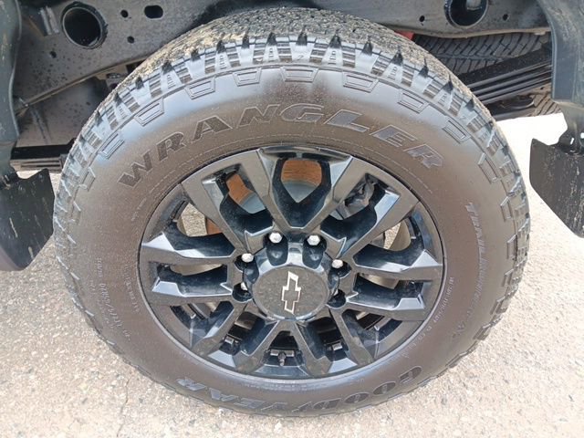 Used 2025 Chevrolet Silverado 2500 Custom w/ Custom Value Package image 31