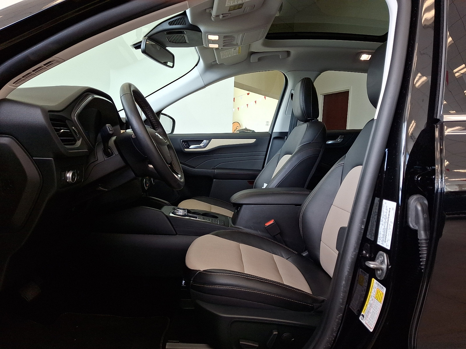 Certified 2022 Ford Escape Titanium w/ Titanium Elite Package AWD/4WD image 13