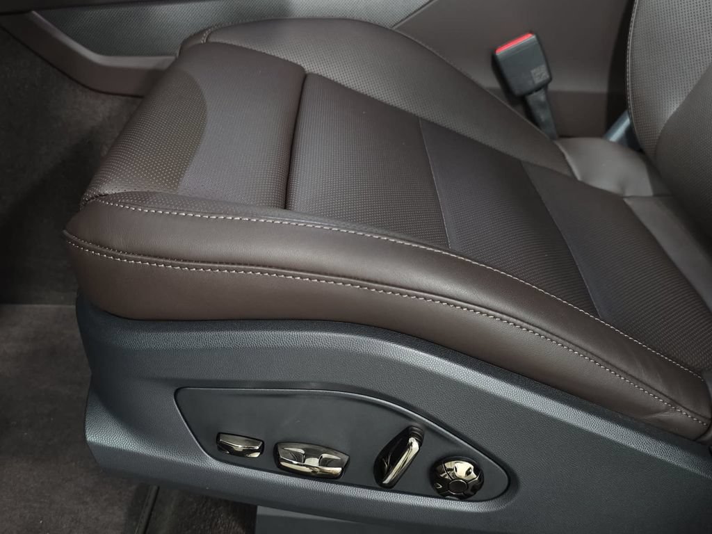 New 2026 Porsche Cayenne Turbo AWD/4WD image 25