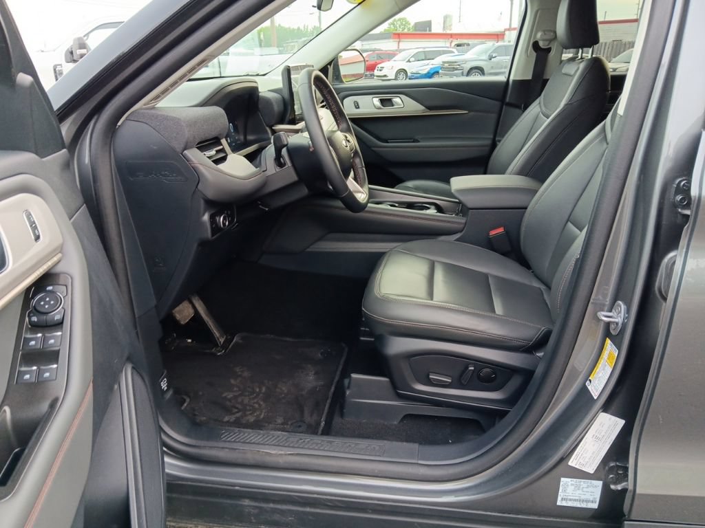 Used 2025 Ford Explorer Active w/ Active Comfort Package AWD/4WD image 28
