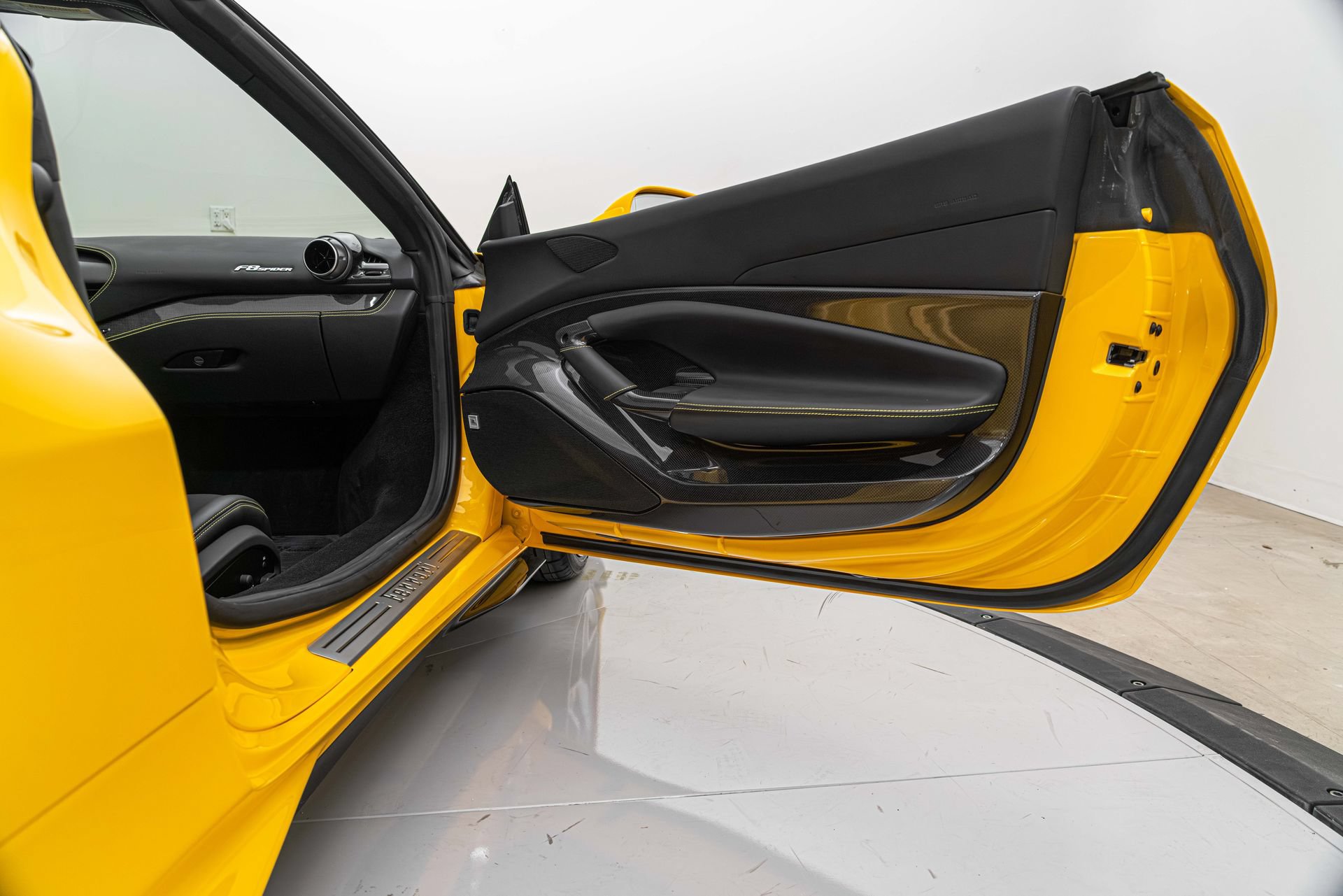 Certified 2022 Ferrari F8 Tributo RWD image 19