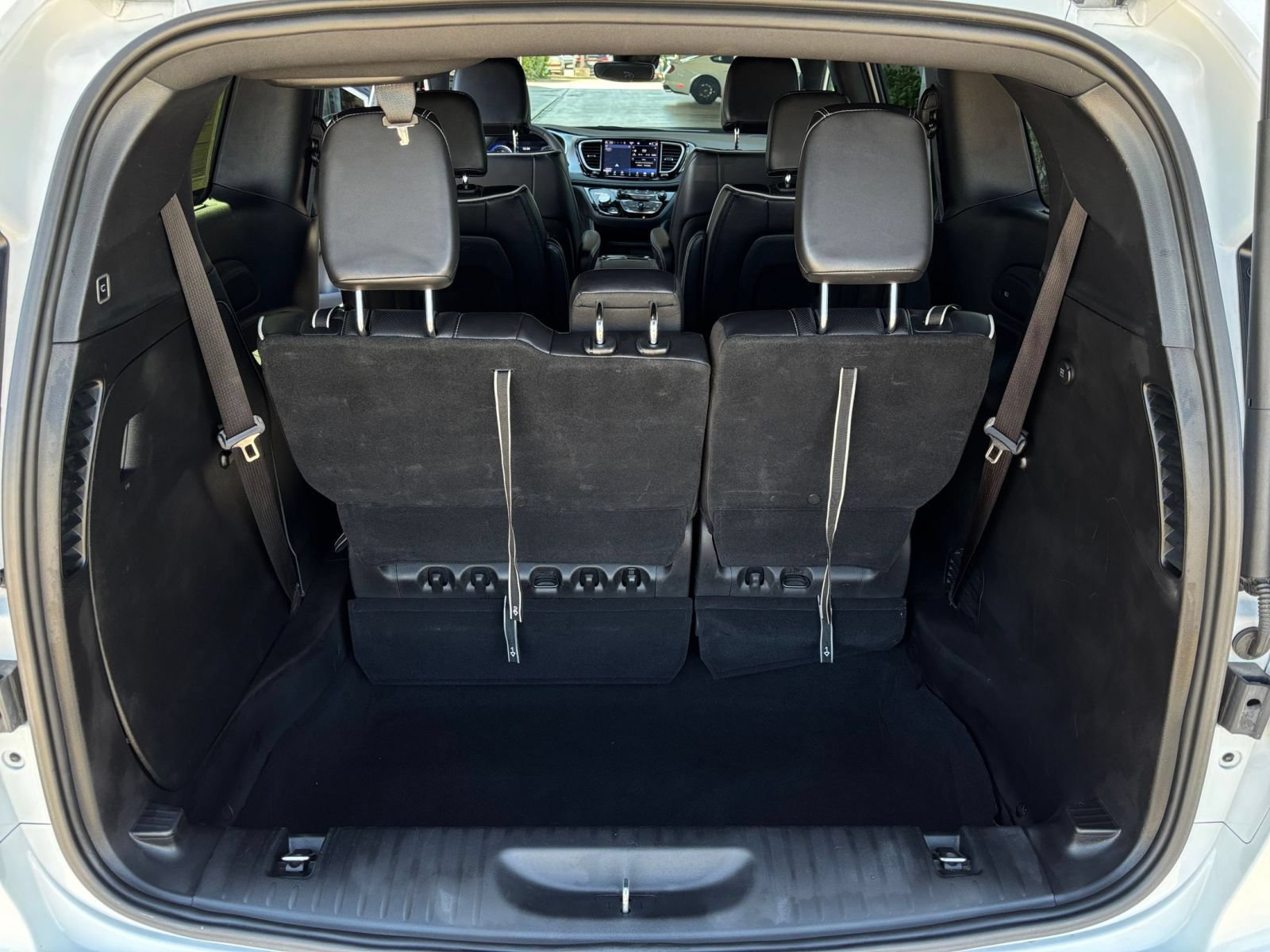 Used 2025 Chrysler Pacifica Limited FWD image 35