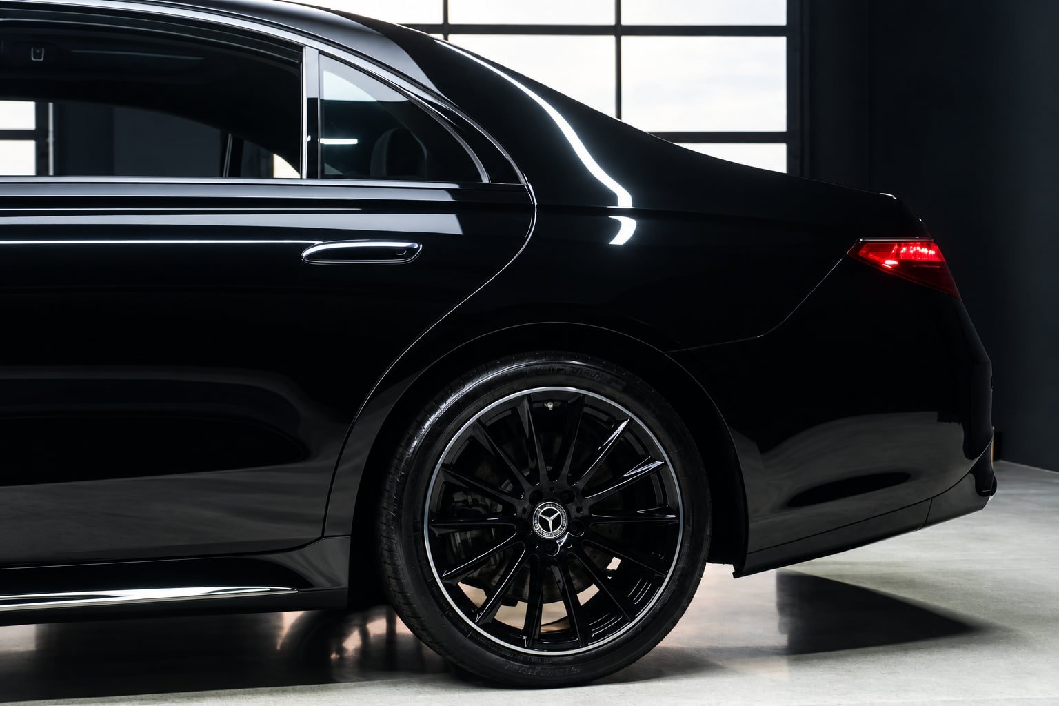 Used 2023 Mercedes-Benz S 500 4MATIC w/ AMG Line image 21