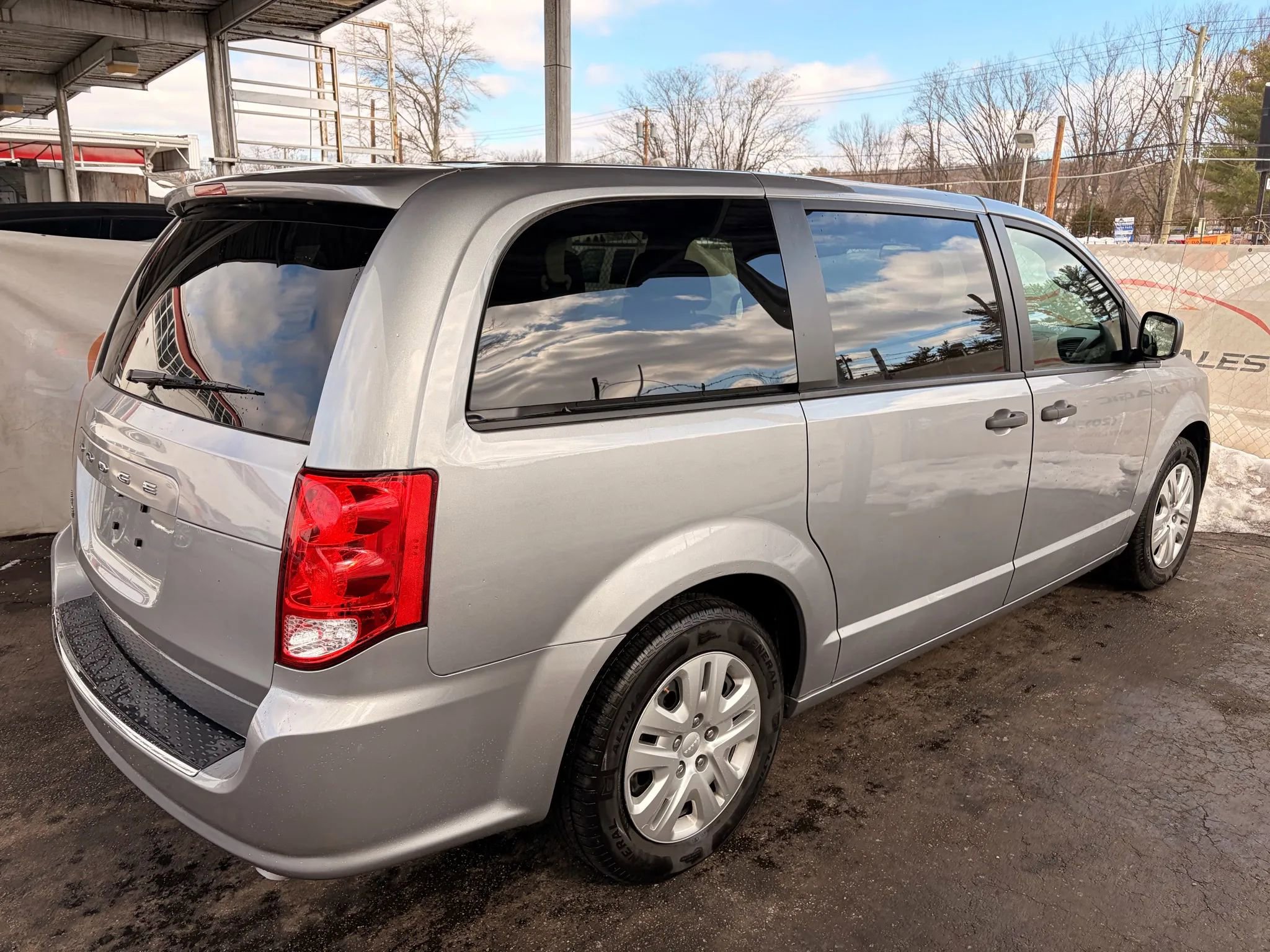 Used 2019 Dodge Grand Caravan SE image 11