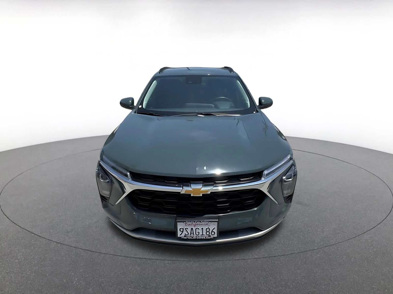 Used 2025 Chevrolet Trax LT w/ LT Convenience Package FWD image 4