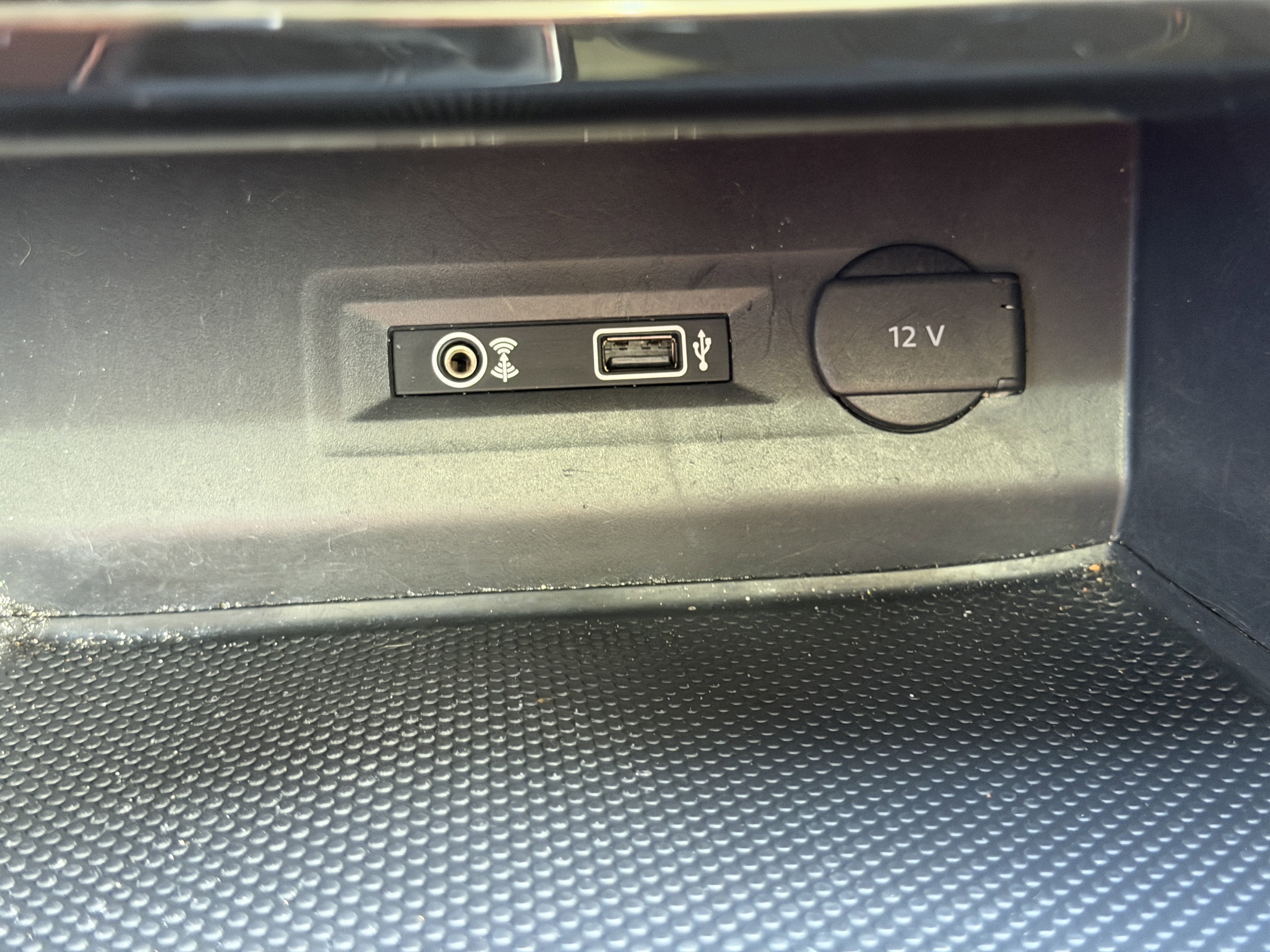 Used 2019 Volkswagen Atlas SEL FWD image 19