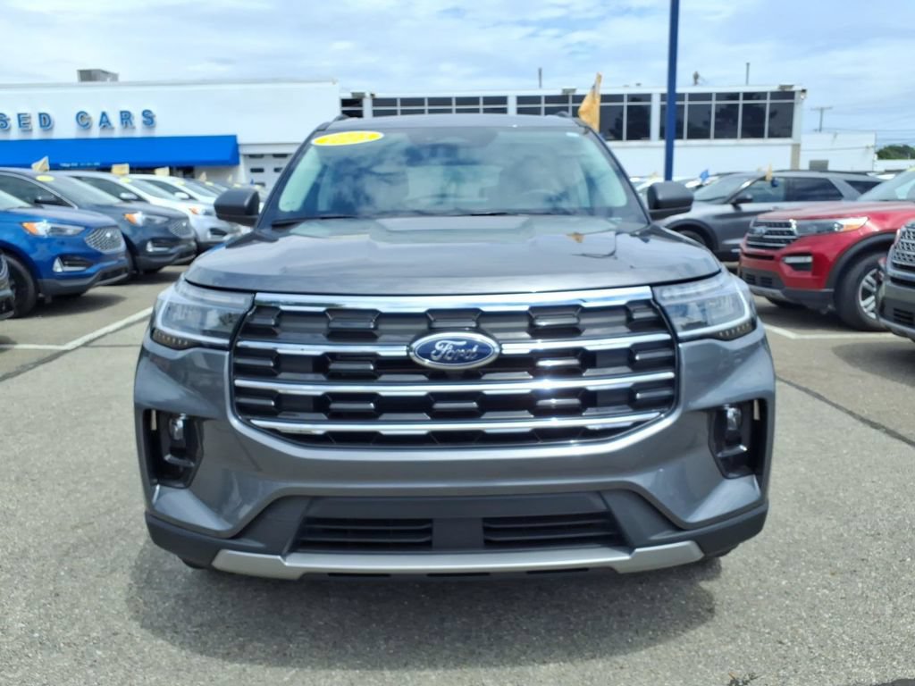 Used 2025 Ford Explorer Active w/ Active Comfort Package AWD/4WD image 3