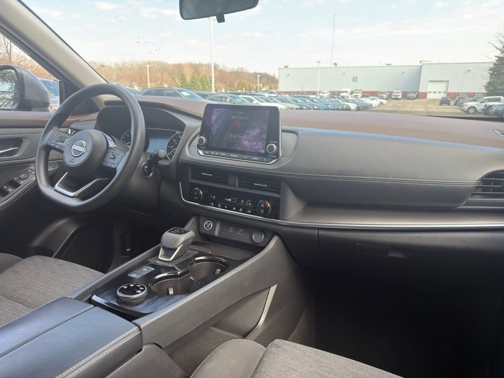 Used 2023 Nissan Rogue SV image 16