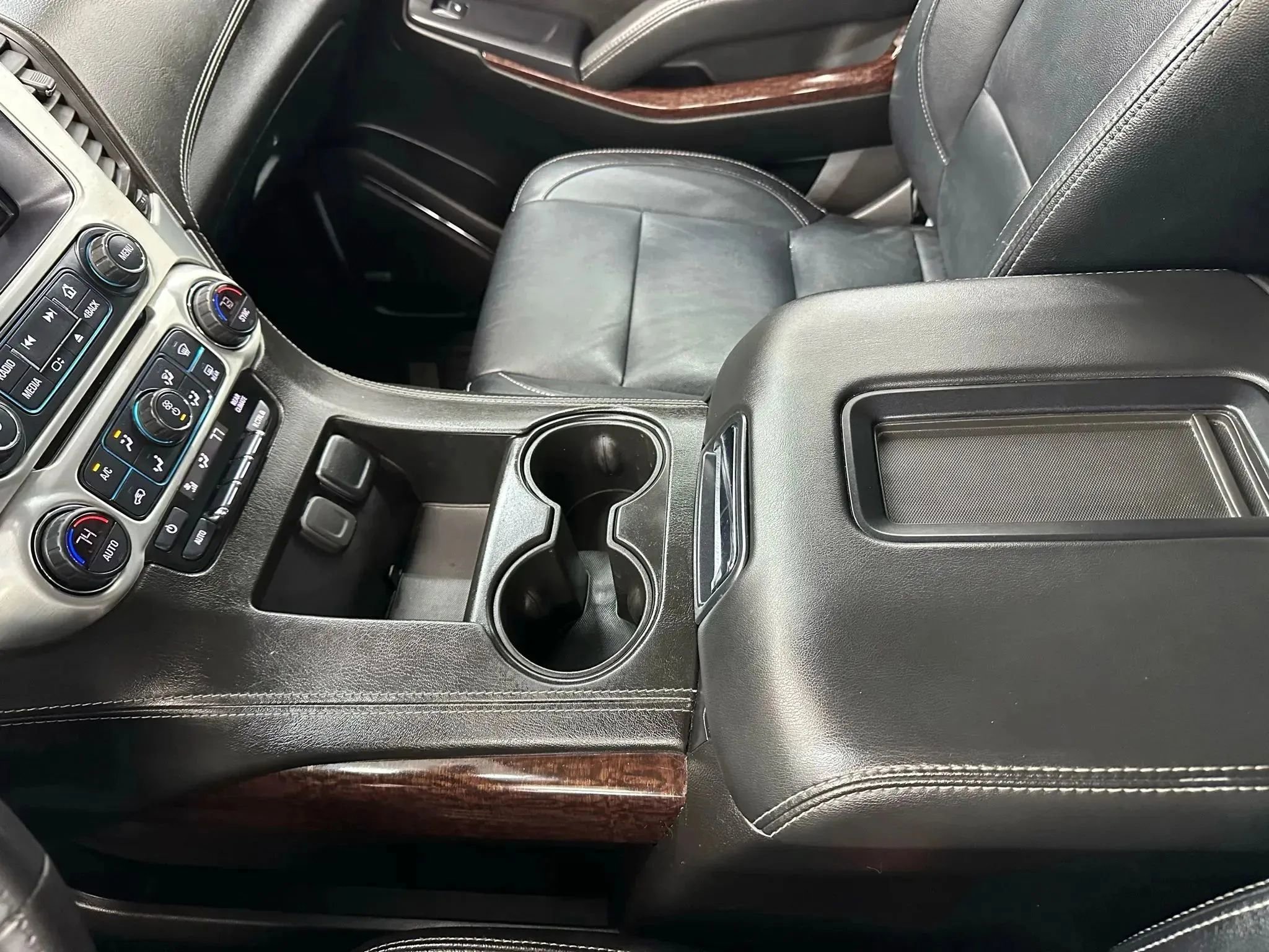 Used 2019 GMC Yukon XL SLE image 28