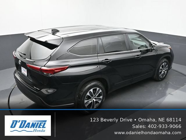 Used 2023 Toyota Highlander XLE AWD/4WD image 18