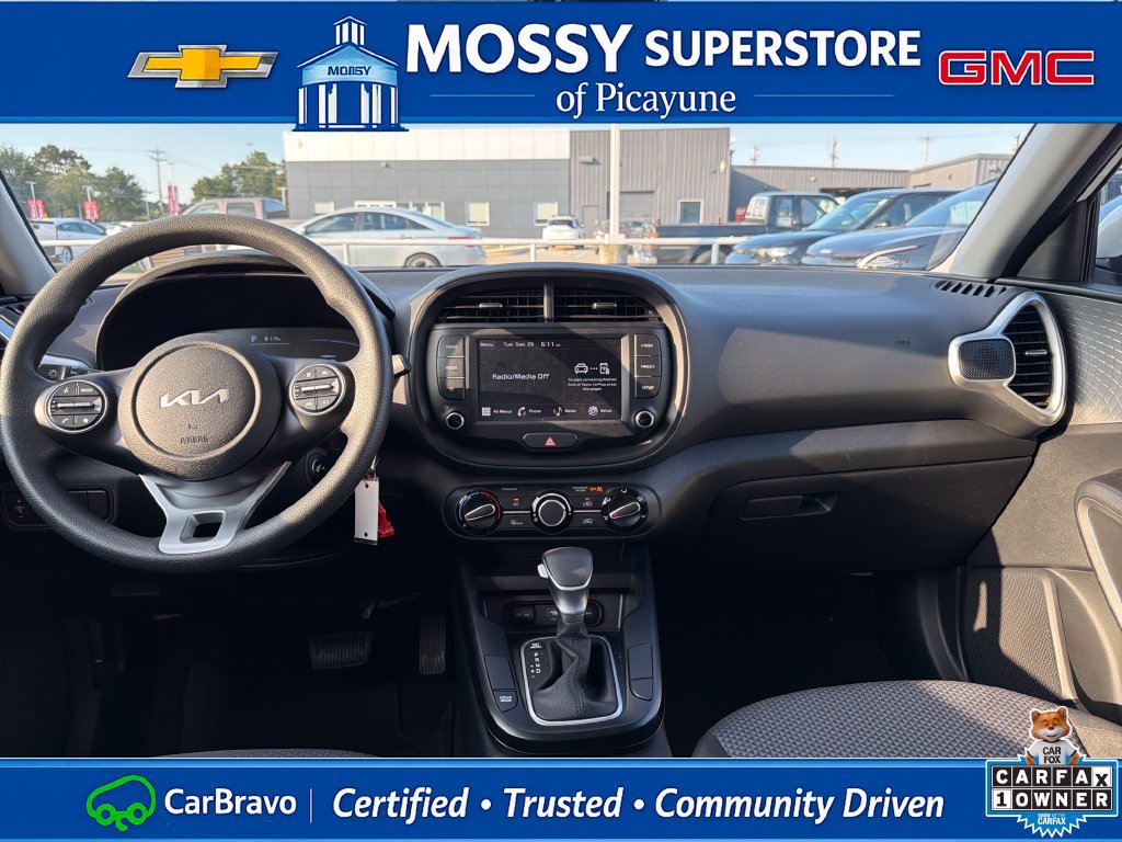 Used 2025 Kia Soul LX w/ LX Technology Package FWD image 14