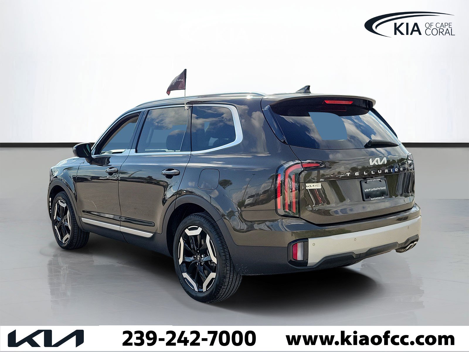 Certified 2024 Kia Telluride EX w/ EX Captain's Chair Package FWD image 4