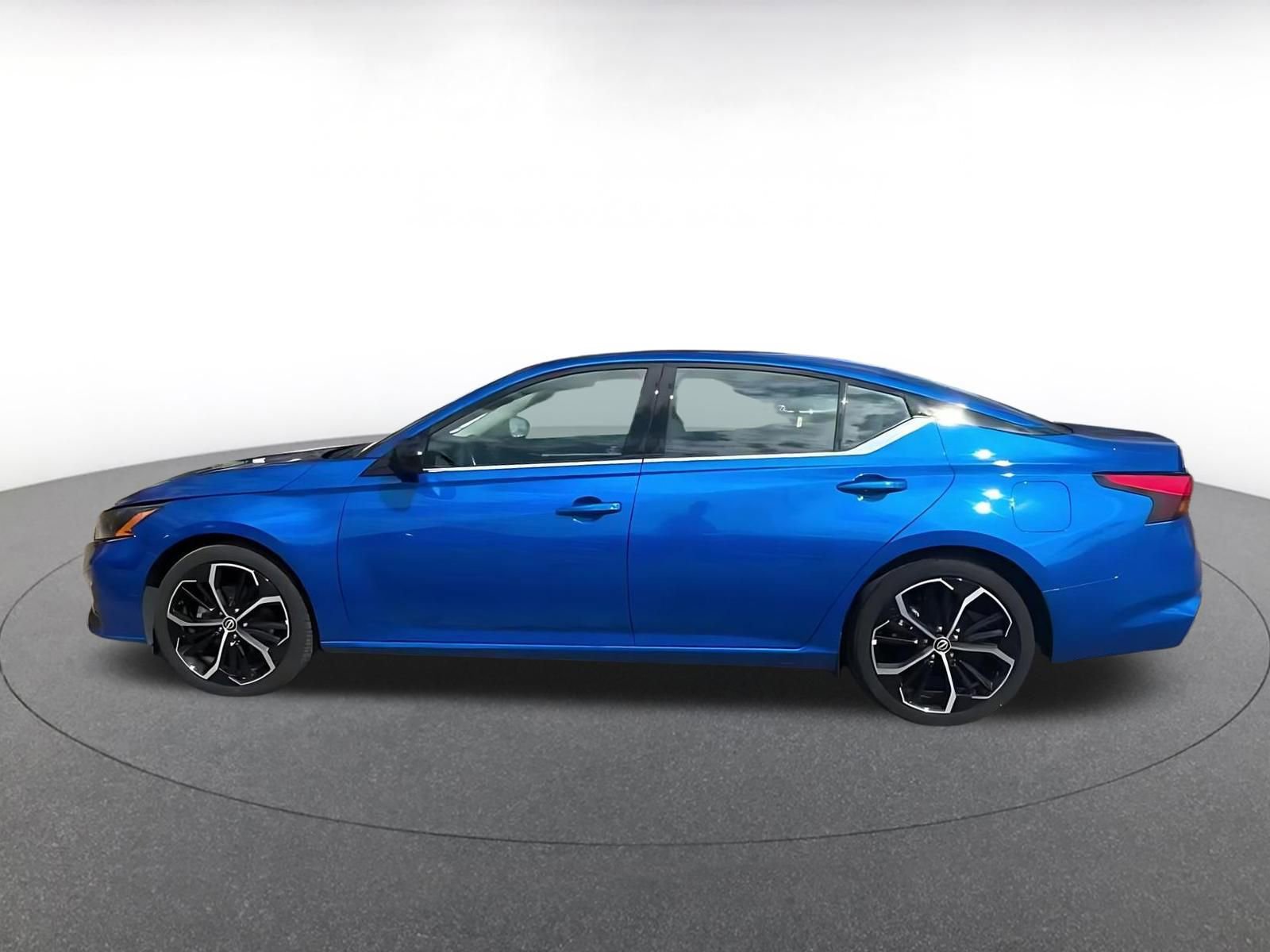 Used 2025 Nissan Altima 2.5 SR image 9