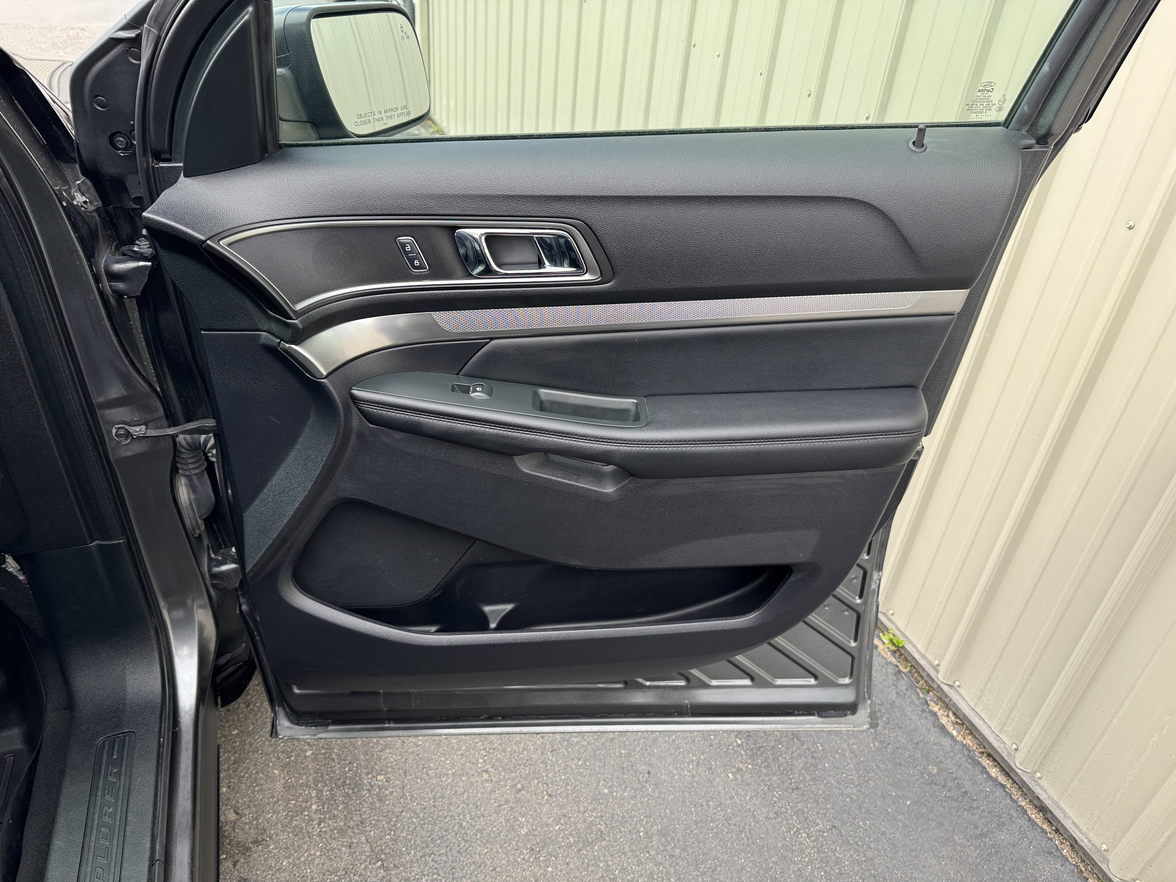 Used 2019 Ford Explorer XLT w/ Equipment Group 202A AWD/4WD image 27