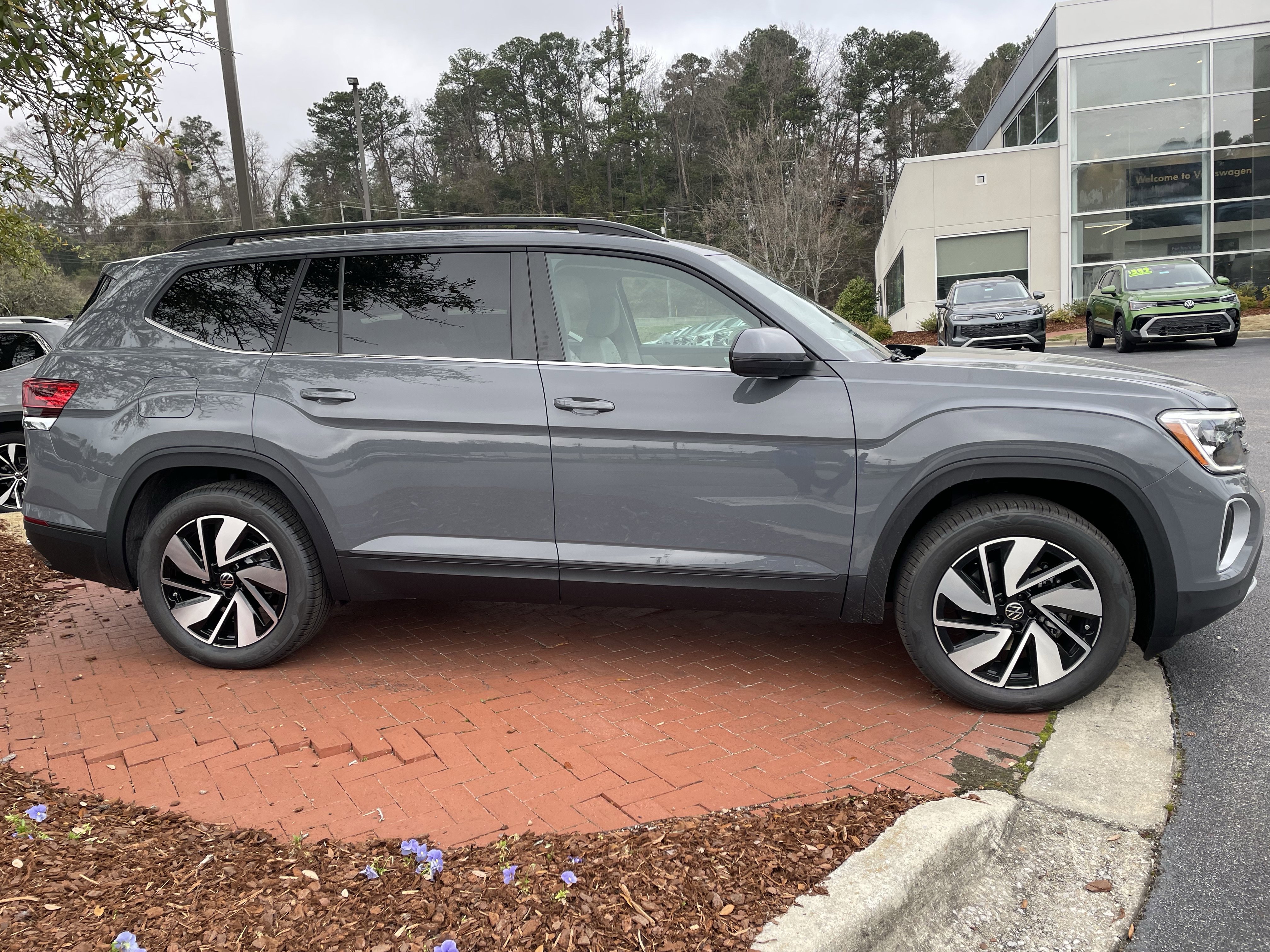 New 2026 Volkswagen Atlas SE image 4