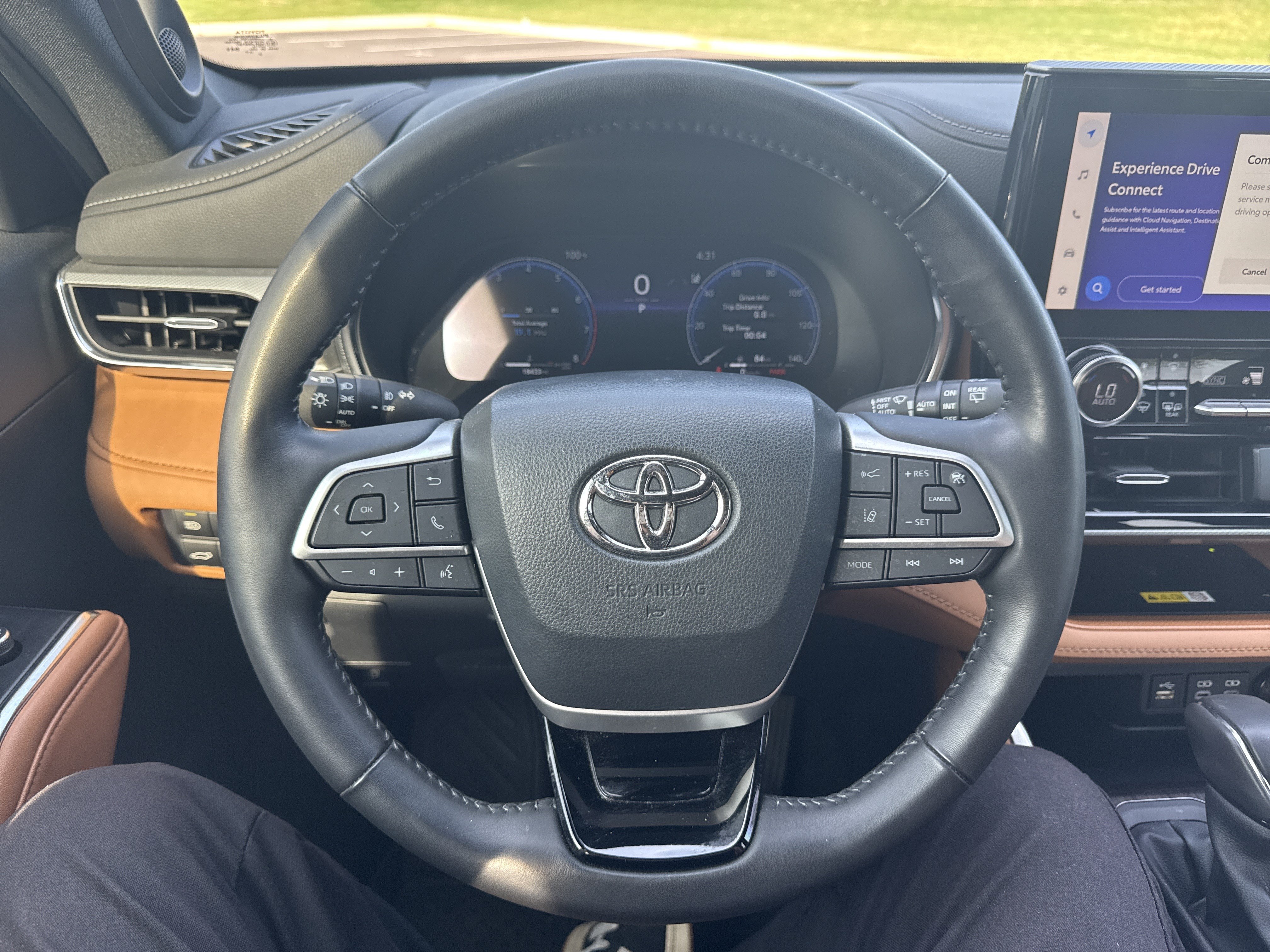 Used 2023 Toyota Highlander Platinum FWD image 23