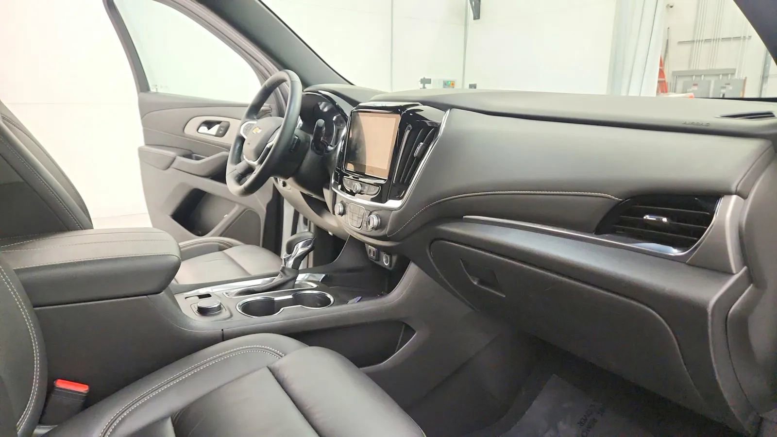 Used 2023 Chevrolet Traverse LT image 31