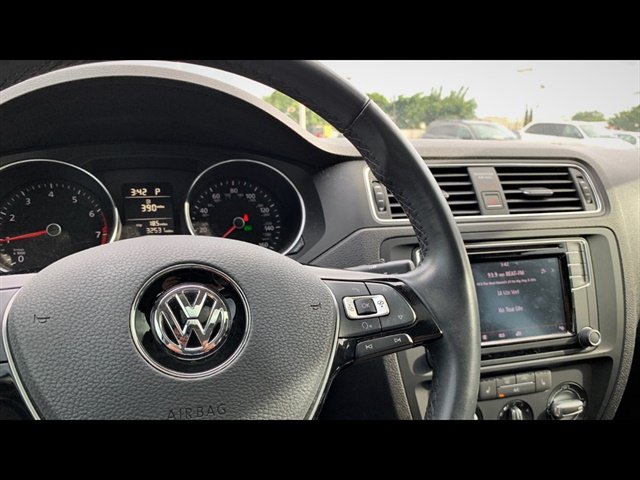 Used 2016 Volkswagen Jetta SE FWD image 9