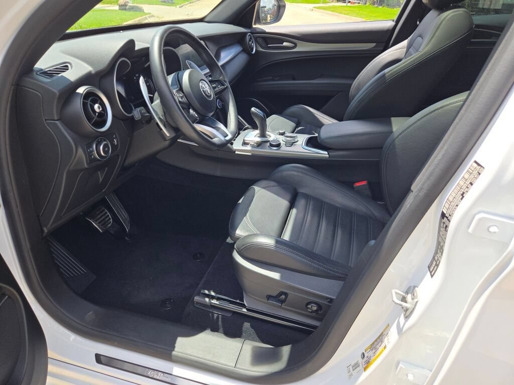 Used 2022 Alfa Romeo Stelvio Veloce AWD/4WD image 23