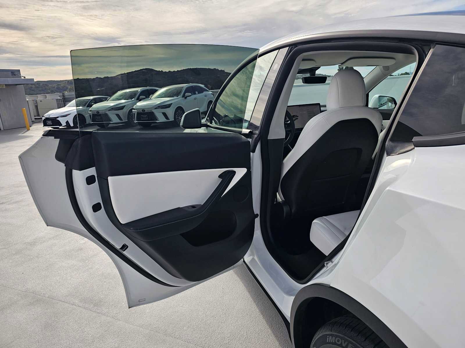 Used 2021 Tesla Model Y Long Range image 16