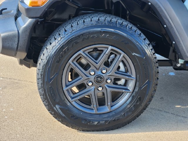 Used 2024 Jeep Wrangler Unlimited Sport AWD/4WD image 17
