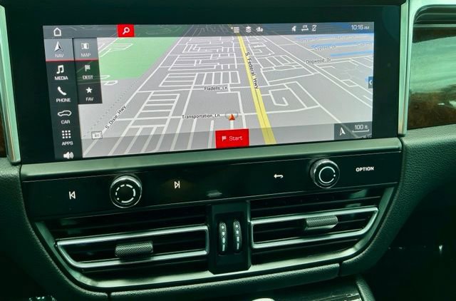 Used 2023 Porsche Macan AWD/4WD image 28
