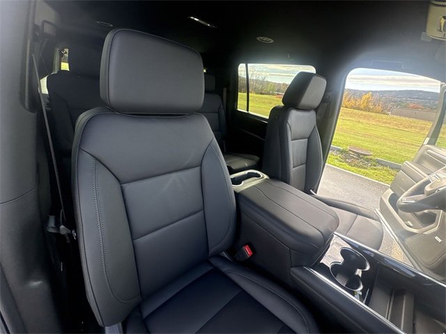 New 2026 Chevrolet Suburban LT image 29