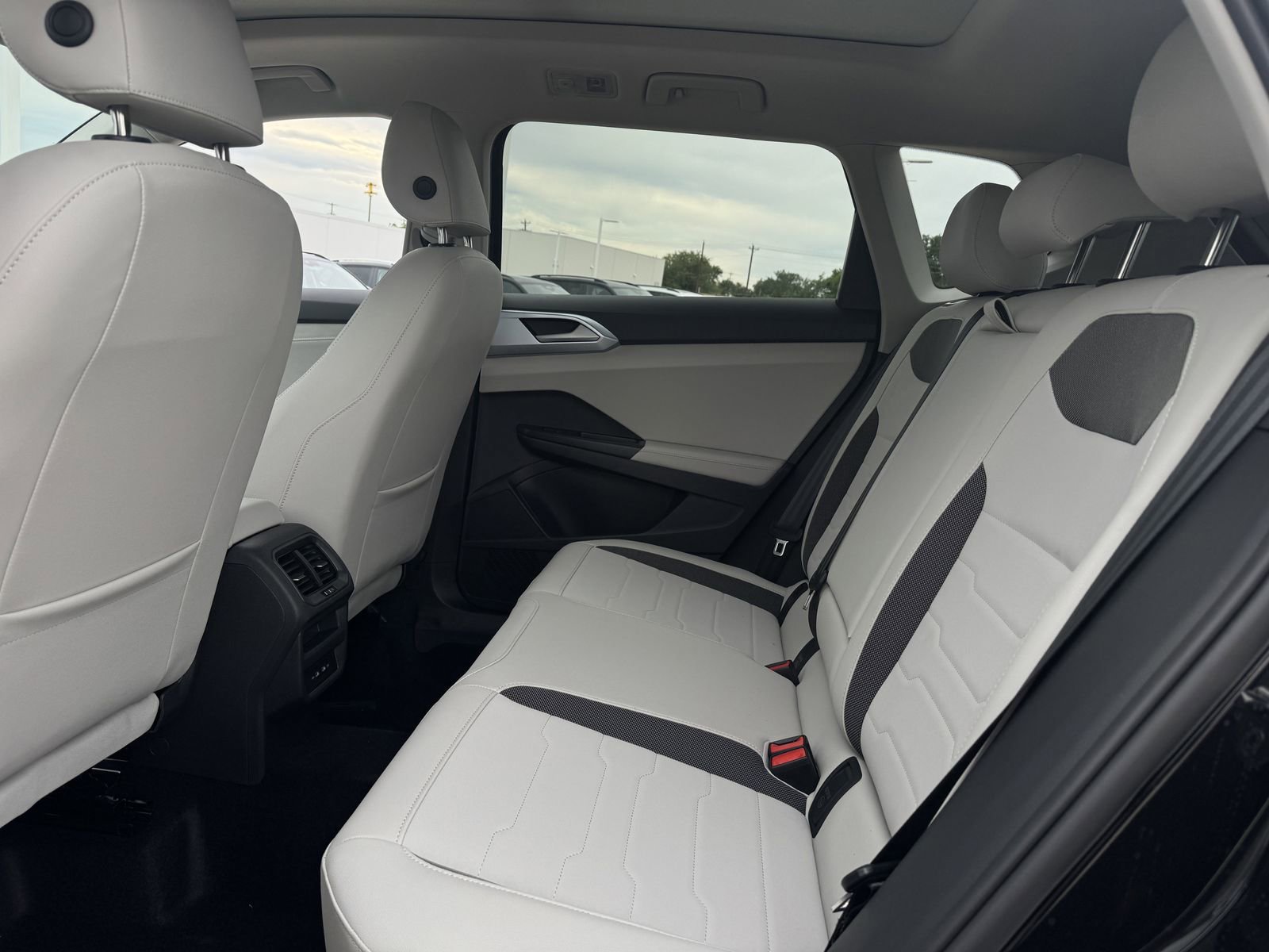 New 2026 Volkswagen Taos SE FWD image 27