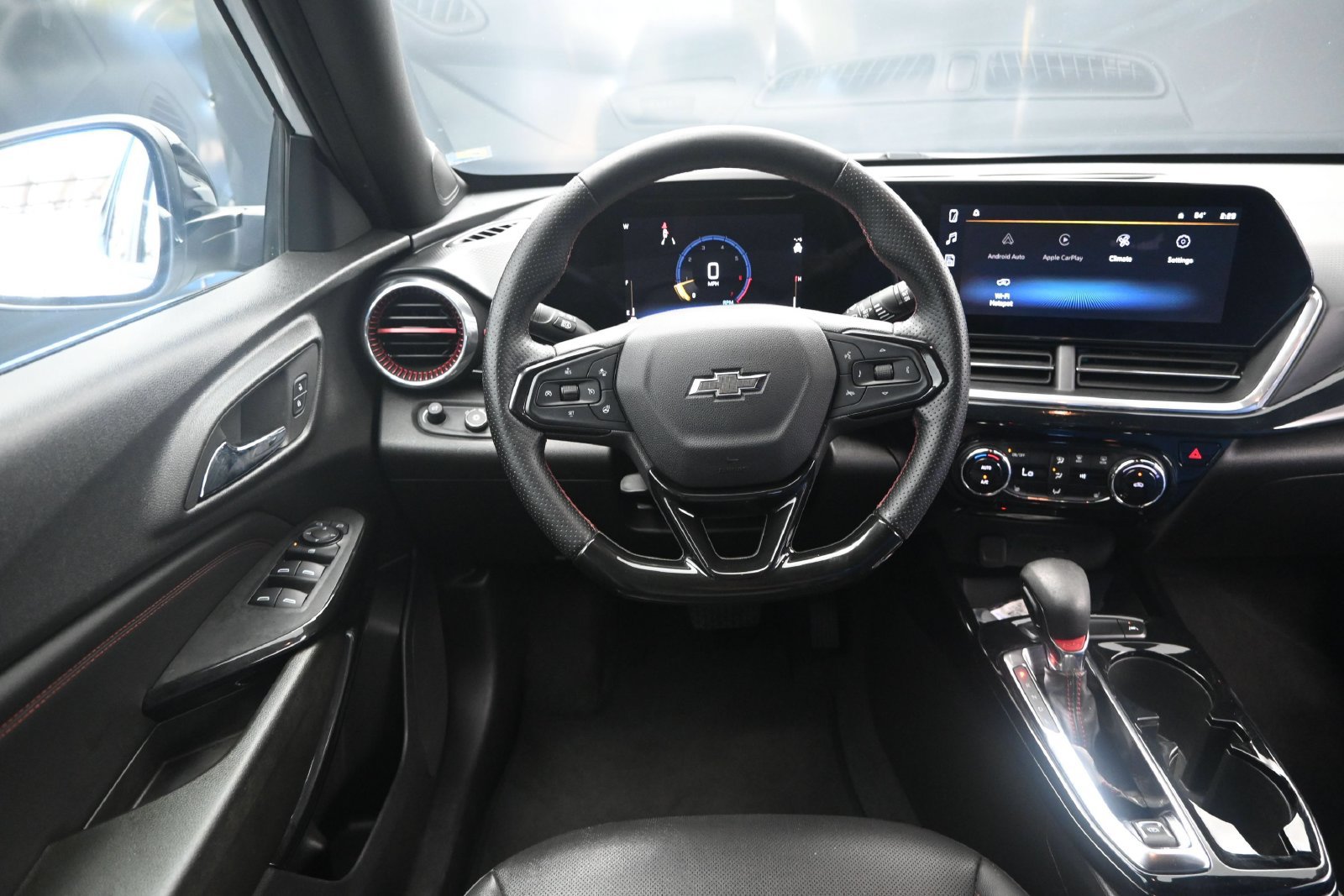 Certified 2024 Chevrolet Trax RS FWD image 29