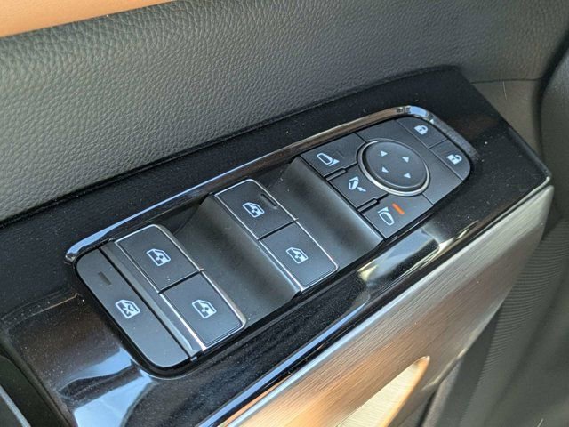 Used 2025 Nissan Pathfinder Platinum w/ Cargo Package FWD image 18
