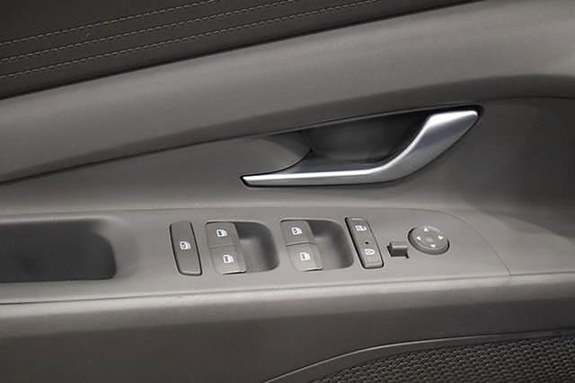 Used 2023 Hyundai Elantra SEL w/ Preferred Accessory Package image 17