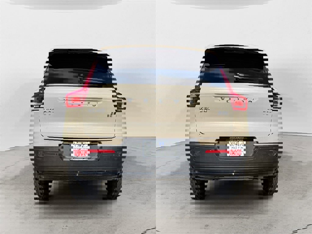 New 2025 Volvo XC40 B5 Ultra w/ Climate Package image 4