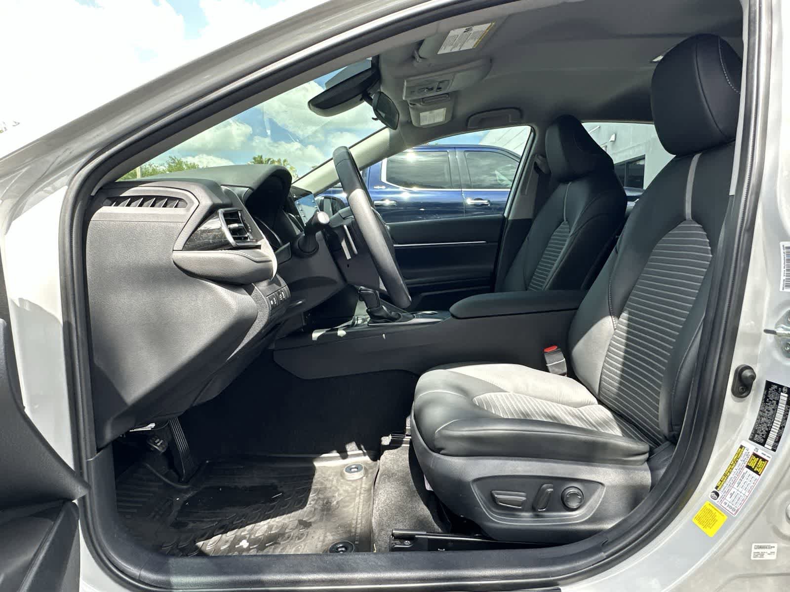 Used 2024 Toyota Camry SE FWD image 2