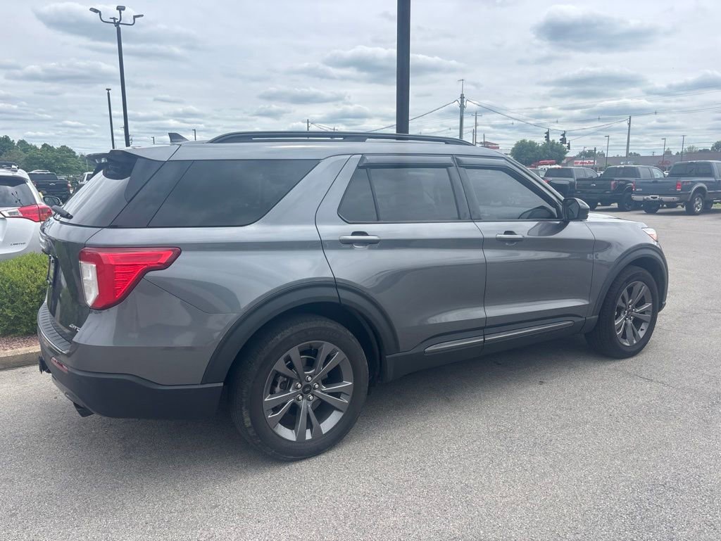 Used 2022 Ford Explorer XLT w/ Equipment Group 202A AWD/4WD image 4