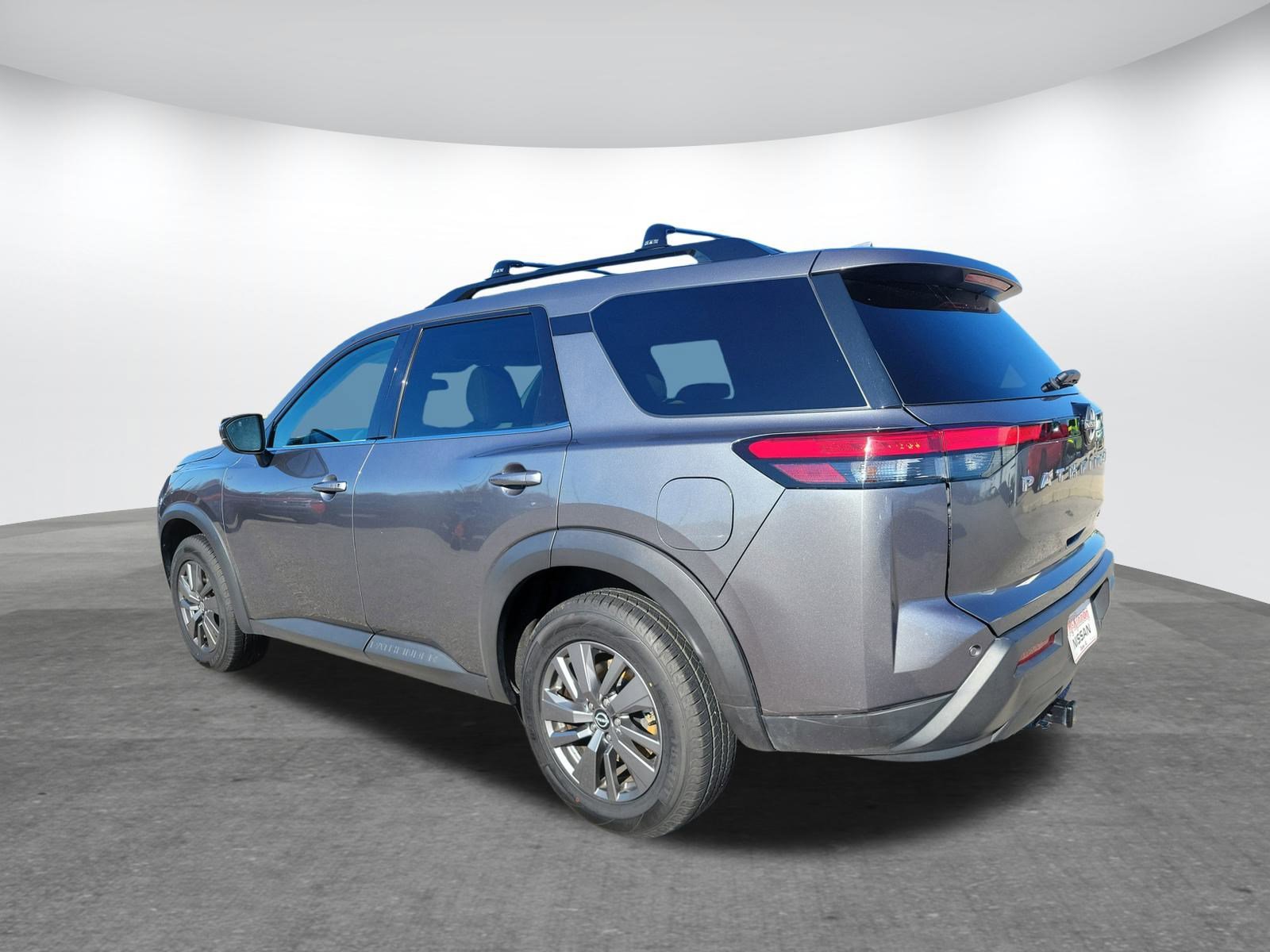 Used 2023 Nissan Pathfinder SV image 7