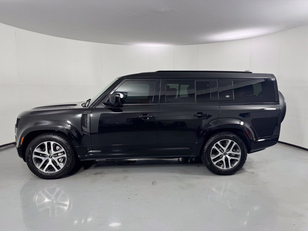 Used 2024 Land Rover Defender 130 X-Dynamic SE AWD/4WD image 10