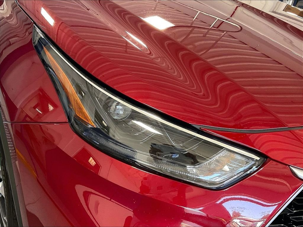 Used 2023 Toyota Highlander XLE AWD/4WD image 34