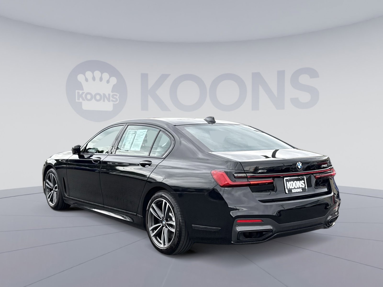 Used 2022 BMW 740i xDrive w/ M Sport Package AWD/4WD image 4