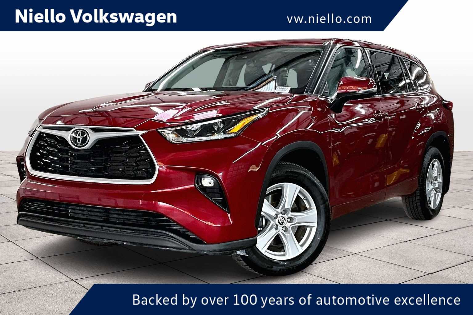 Used 2021 Toyota Highlander LE image 1