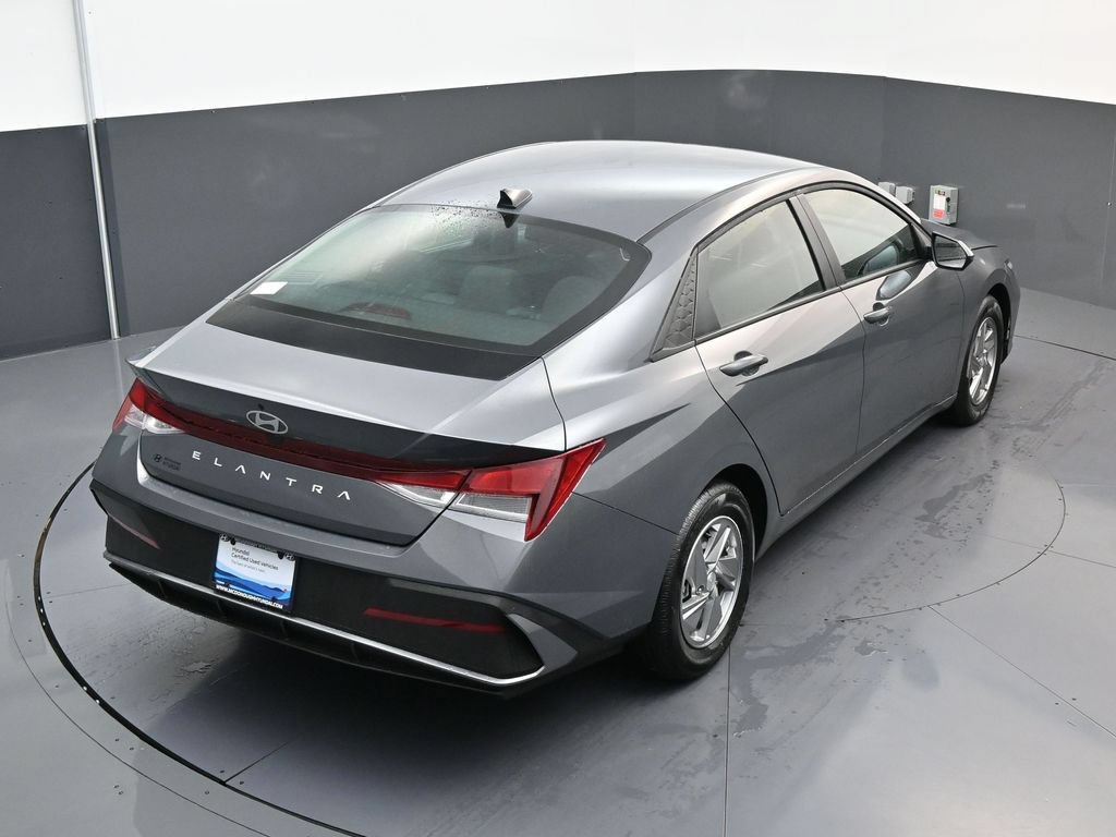 Certified 2026 Hyundai Elantra SE FWD image 16
