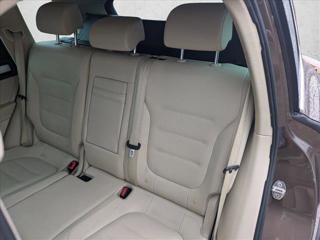 Used 2013 Volkswagen Touareg Sport image 14